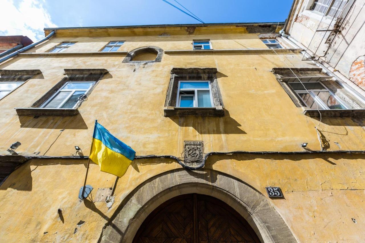 Квартира Подобово На Площі Ринок 39 Сам Центр Львова Bagian luar foto