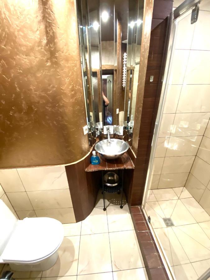 Квартира Подобово На Площі Ринок 39 Сам Центр Львова Bagian luar foto